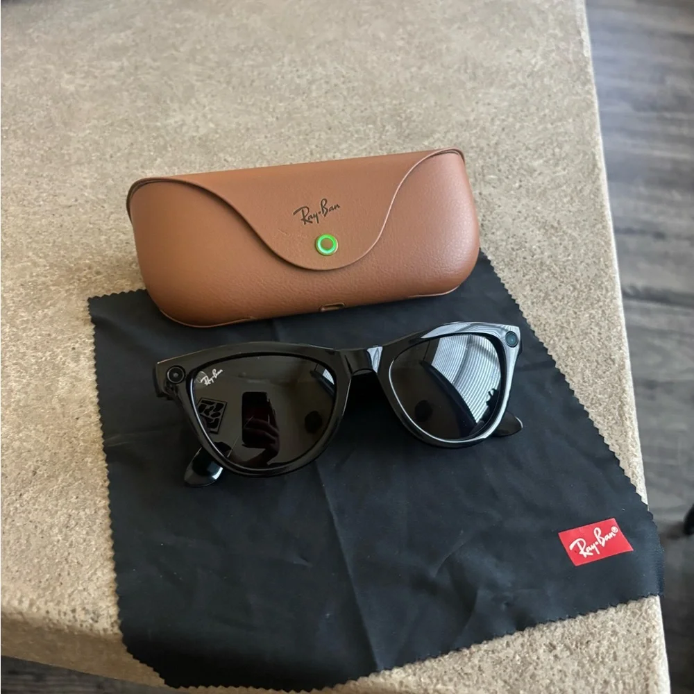 Ray-Ban Black Sunglasses with Tan Case